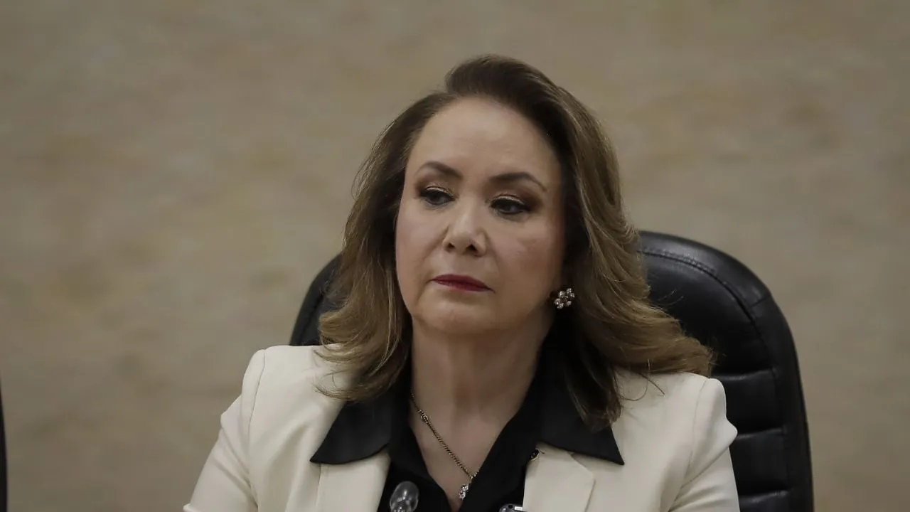 INE ordena a Yasmín Esquivel retirar publicaciones pagadas en Facebook