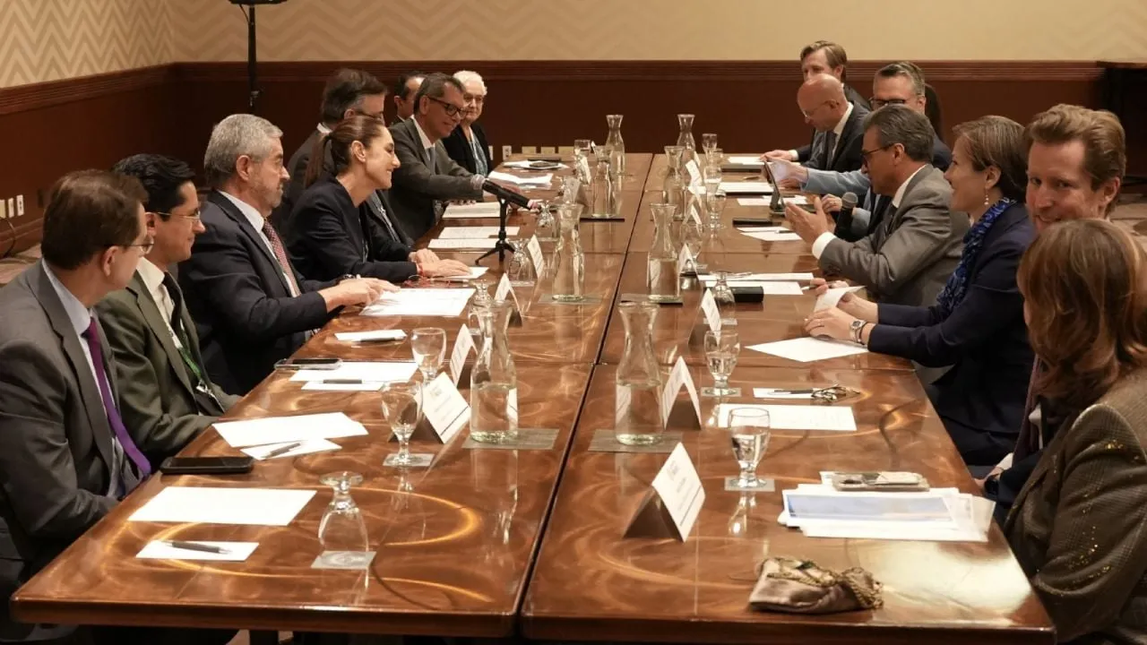 Sheinbaum se reúne con empresarios de Canadá que buscan invertir en México