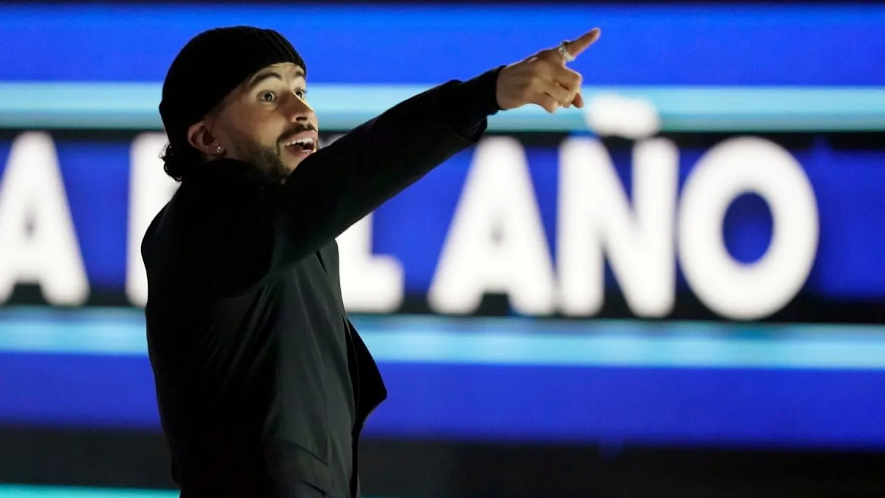 Bad Bunny y Fuerza Regida, principales finalistas de los Premios Billboard