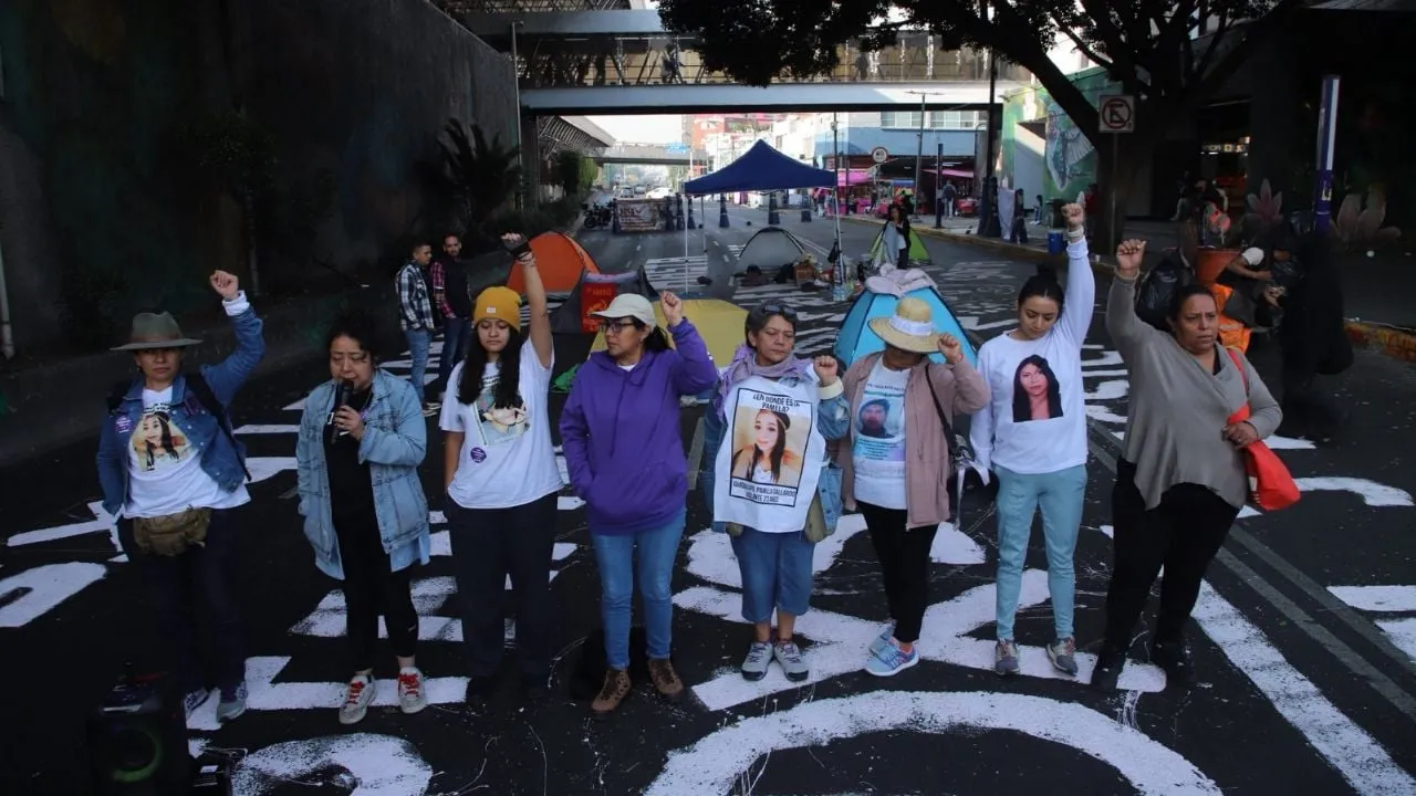 “Ya queremos acciones”: Familias buscadoras continuan bloqueo indefinido en Tlalpan