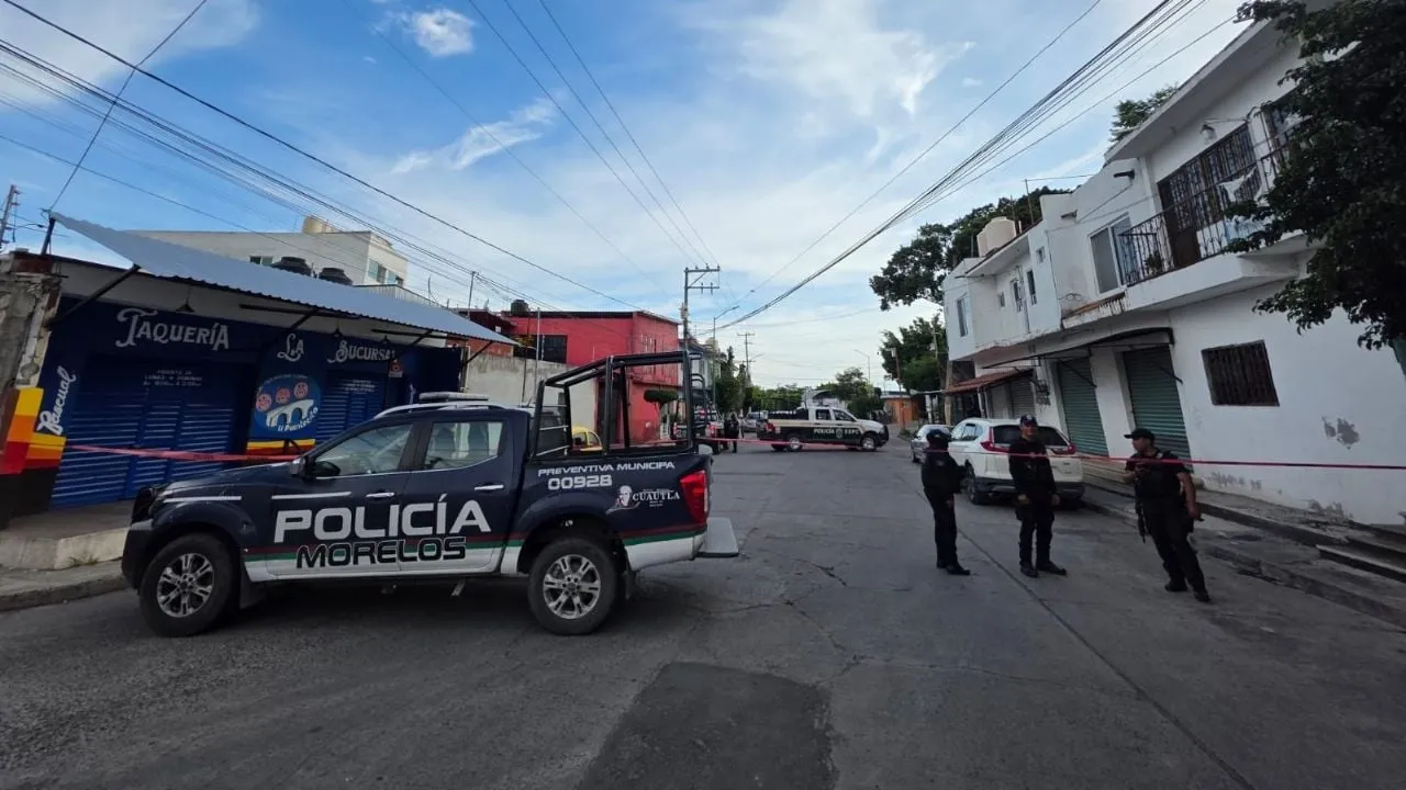 Balean al secretario general del ayuntamiento de Cuautla; lo trasladan en ambulancia aérea