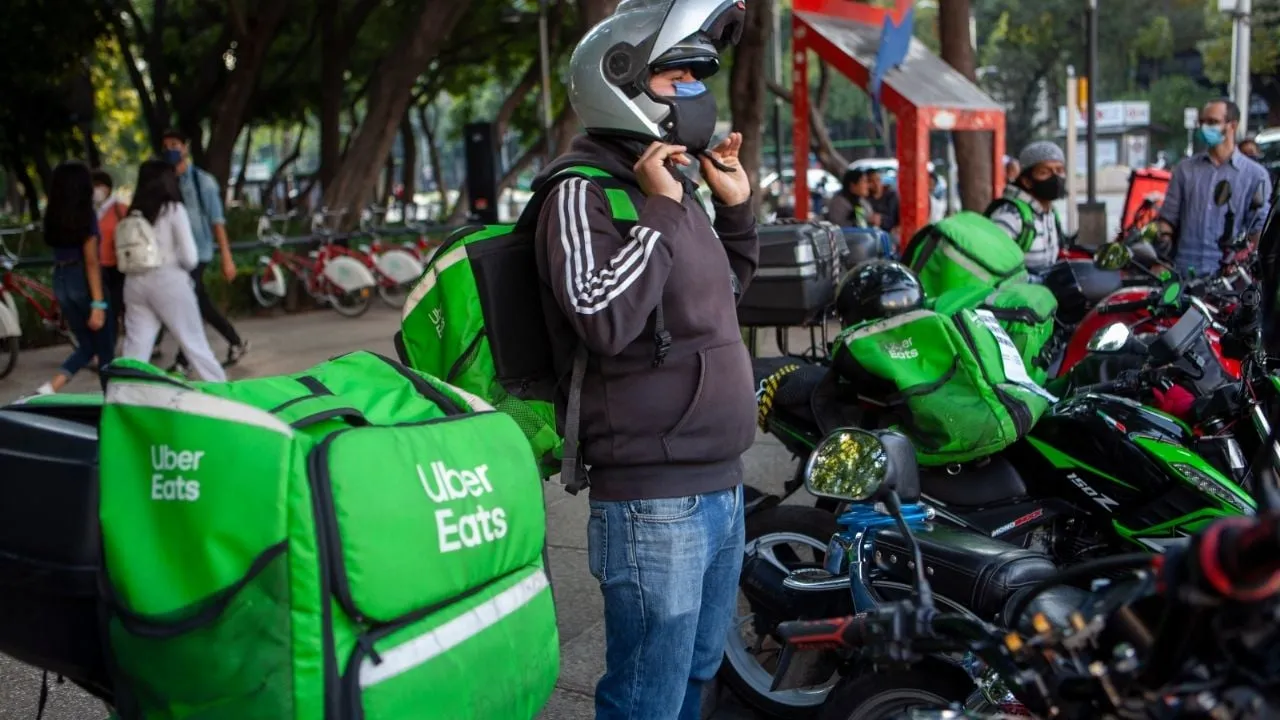Corte retrasa fallo de Uber contra impuesto del 2%
