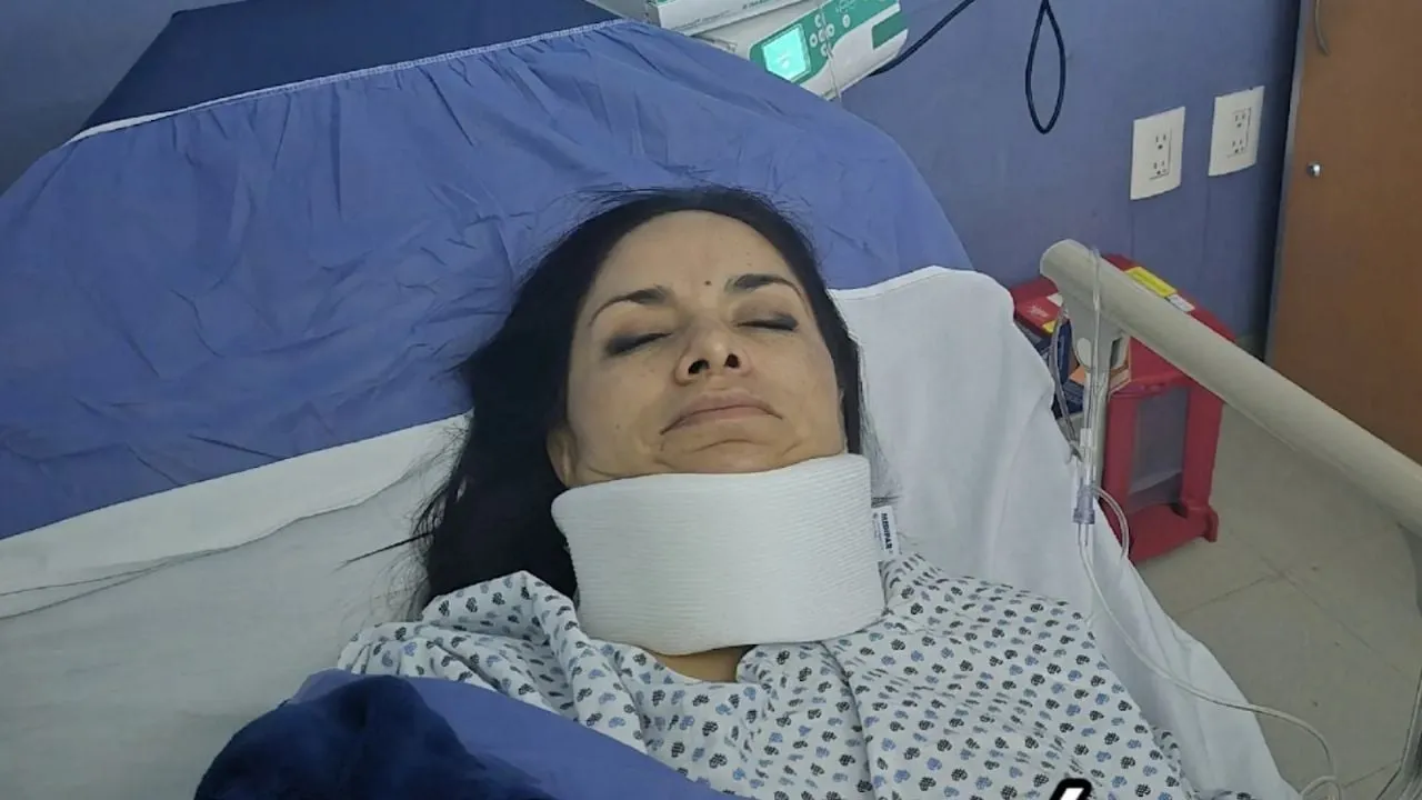 #LadySears lanza escultura contra una mujer en la cabeza y la manda al hospital