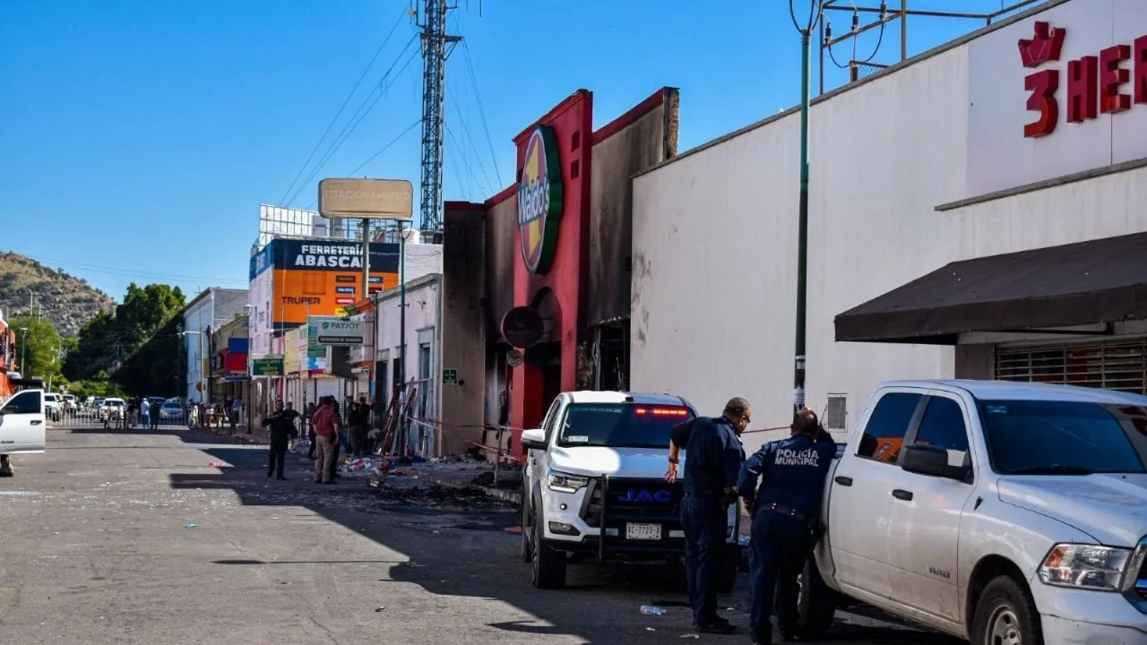 Ordenan arrestar a 25 personas por el incendio en la tienda Waldo’s de Hermosillo