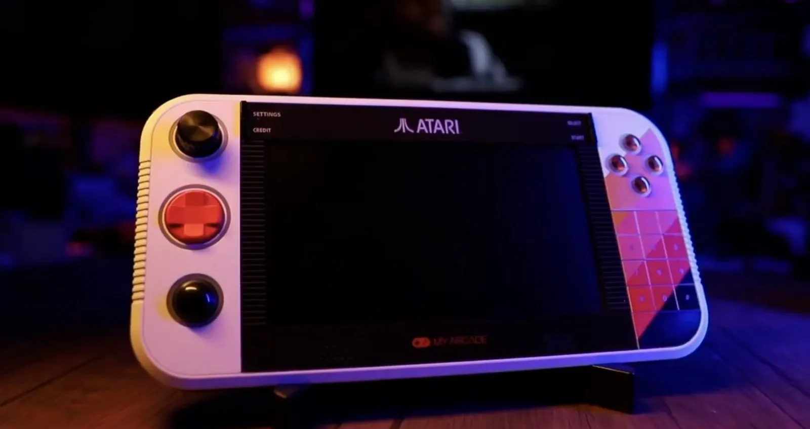 Atari presenta en CES 2025 su nueva consola portátil Gamestation Go (Video)
