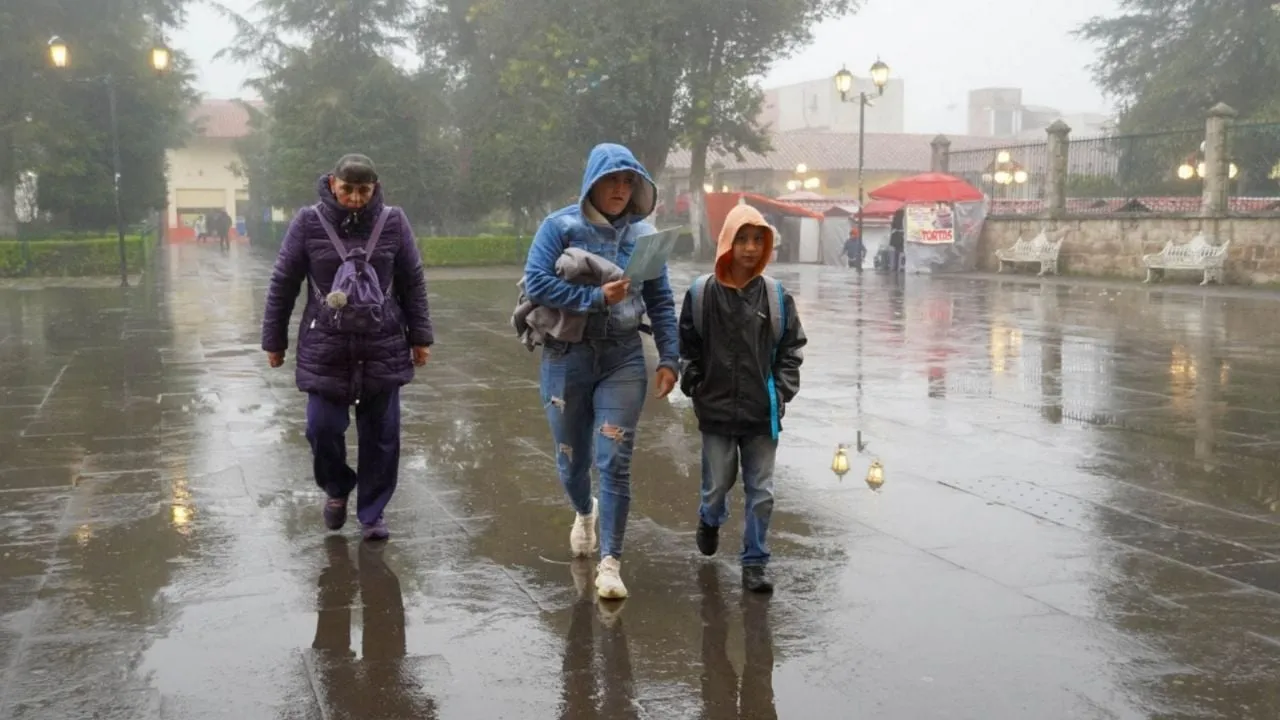 Lluvias y chubascos en casi todo el país el martes; 14 estados tendrán temperaturas bajo cero