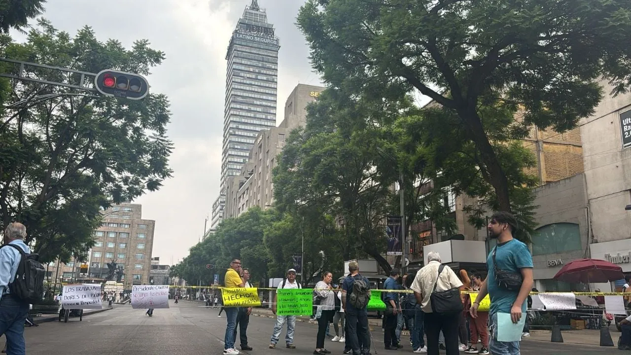 Empleados del Poder Judicial capitalino bloquean Eje Central