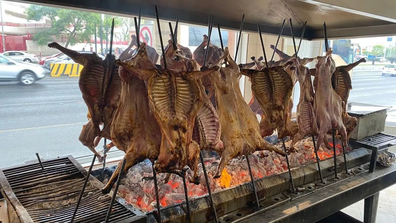 Nuevo León en fuera de lugar: restauranteros se quedan sin cabrito para el Mundial