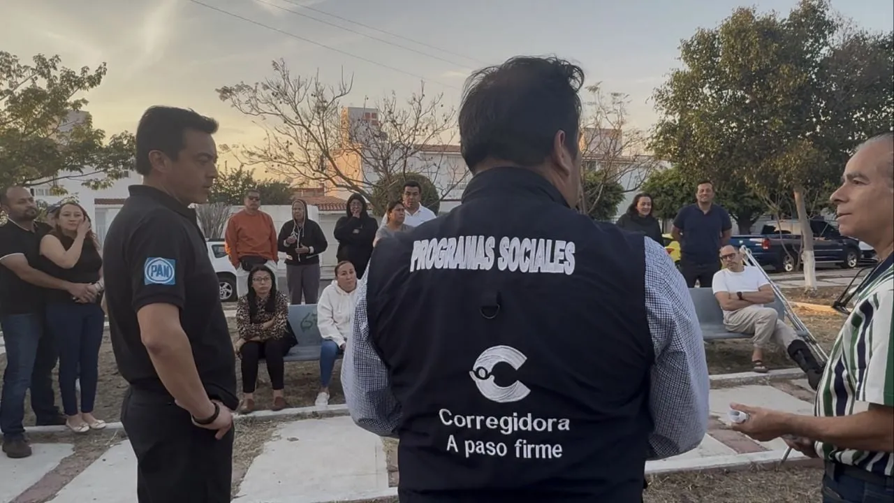 Funcionarios juntan logos del PAN y del gobierno al presentar programas sociales en Querétaro