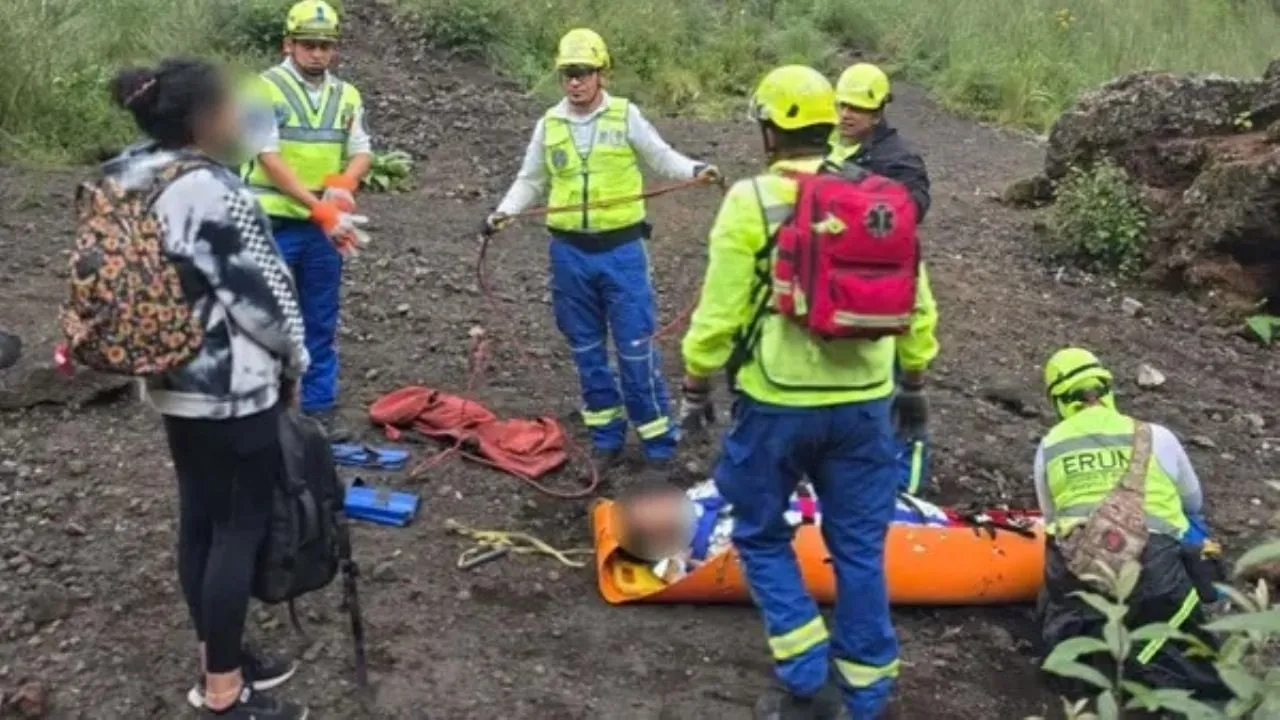 Rescatan a hombre que cayó al interior del cráter del volcán Xitle, ubicado en la alcaldía Tlalpan
