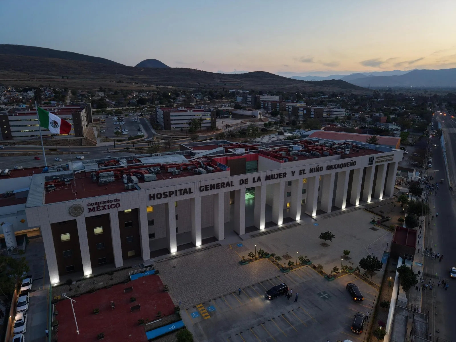Consejero jurídico del gobierno de Oaxaca arremete contra Alejandro Murat