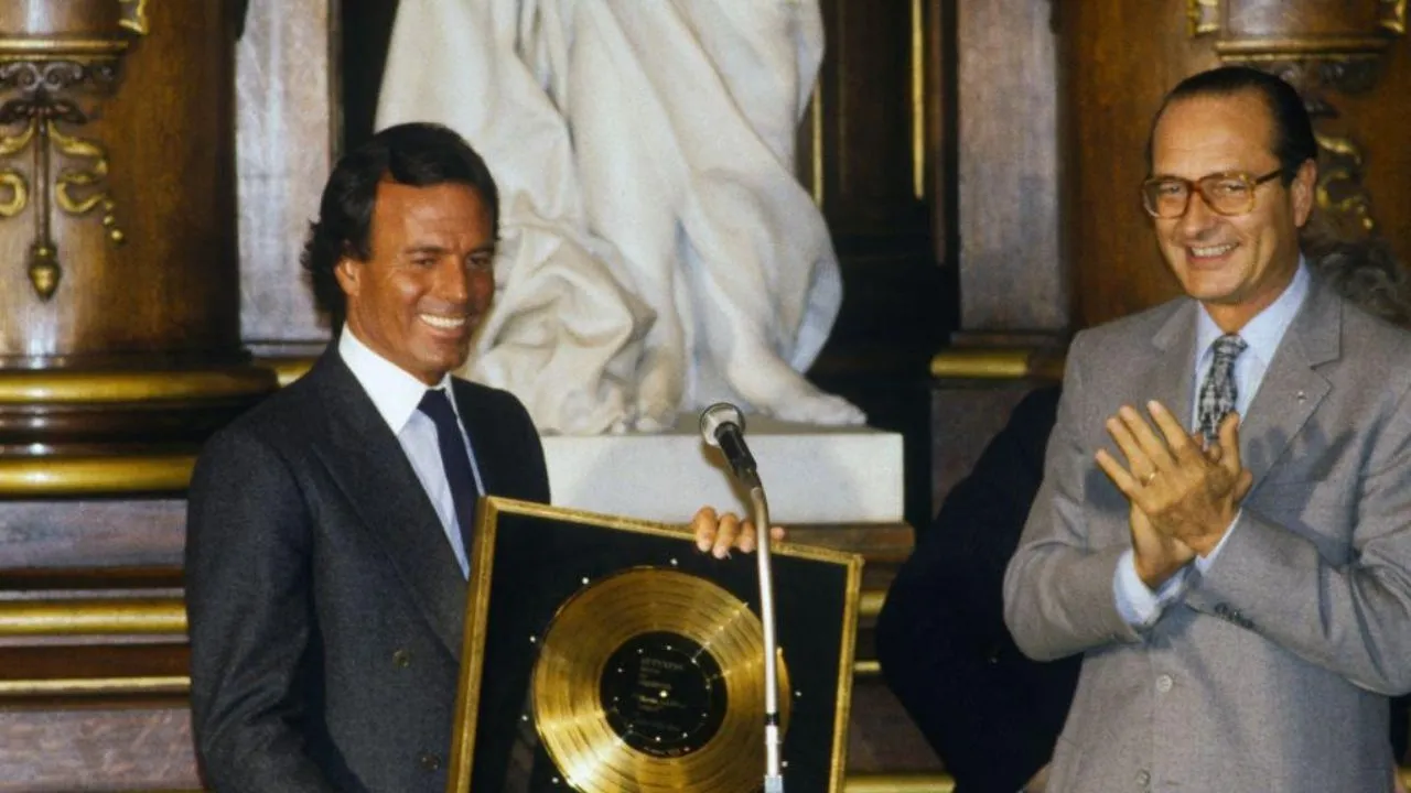 Editorial de biografía de Julio Iglesias se solidariza con víctimas de abuso; actualizará edición