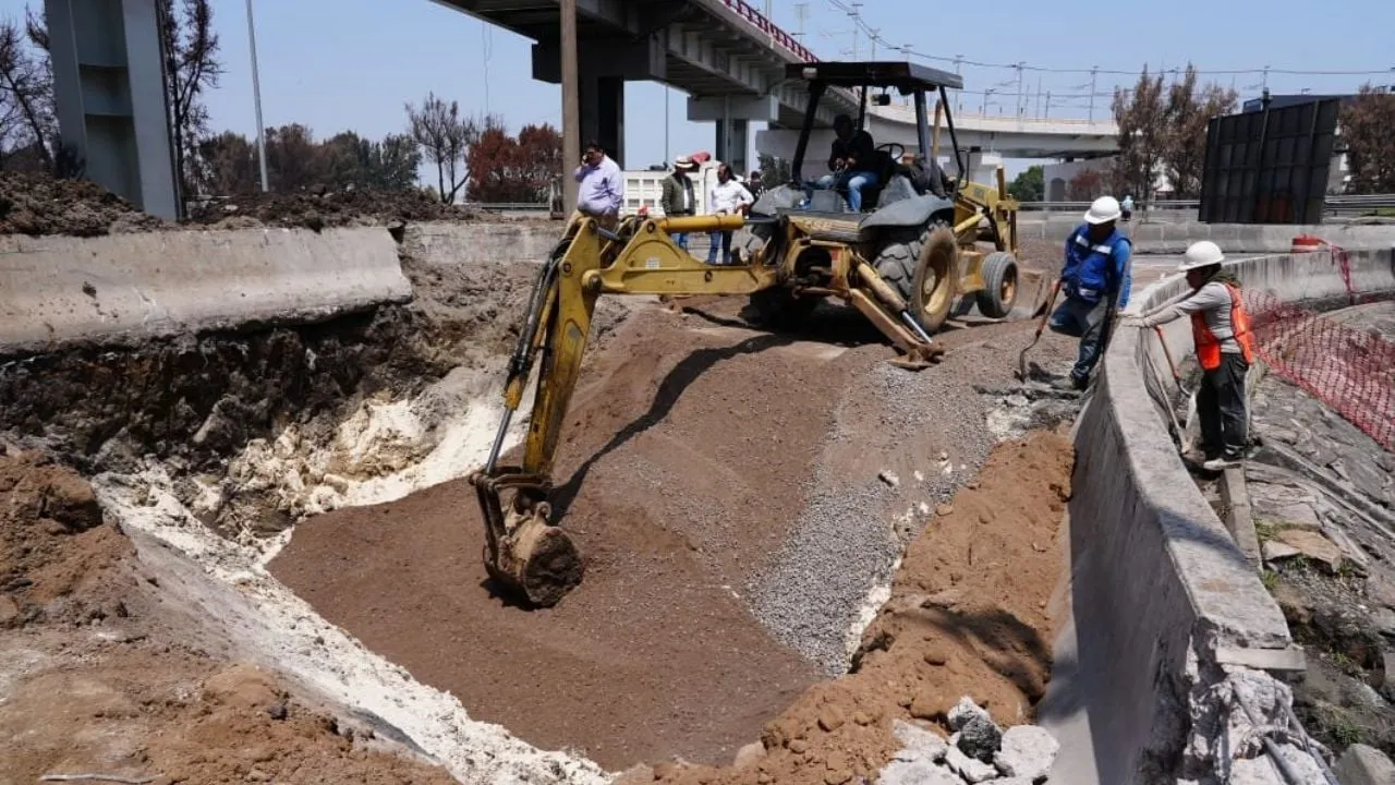 Reparan “grieta geológica” que se formó en el Puente de la Concordia en Iztapalapa