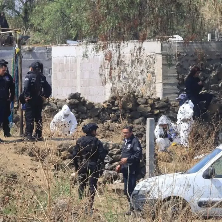 Autoridades localizan fosa con presuntos restos humanos en Xochimilco