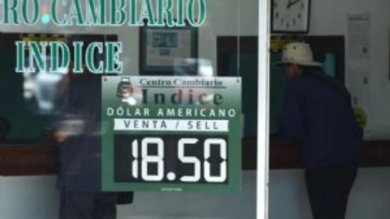 Peso gana terreno tras datos de inflación