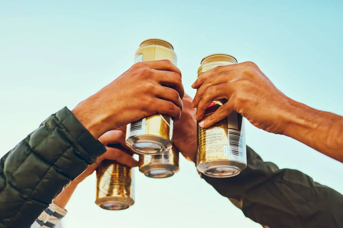 EU alista aranceles del 25% al aluminio de latas de cerveza