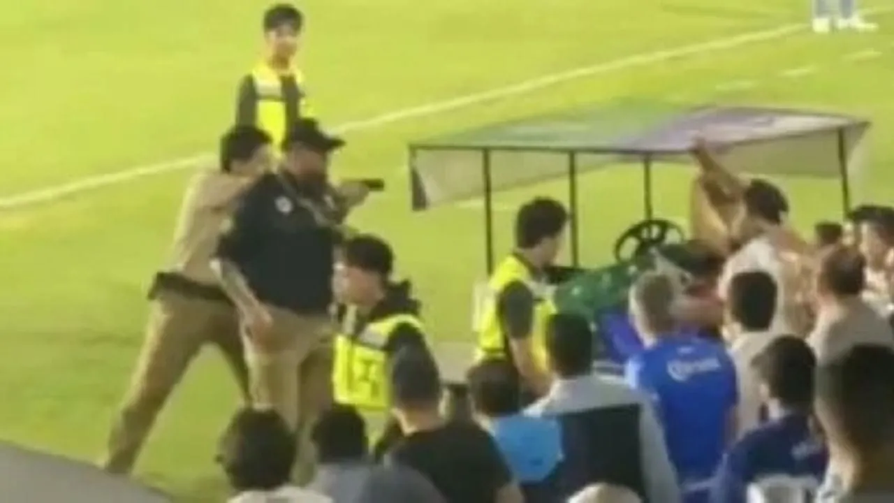 Guardia de seguridad amenaza con un arma a afición del Celaya en partido de Liga Expansión (Videos)