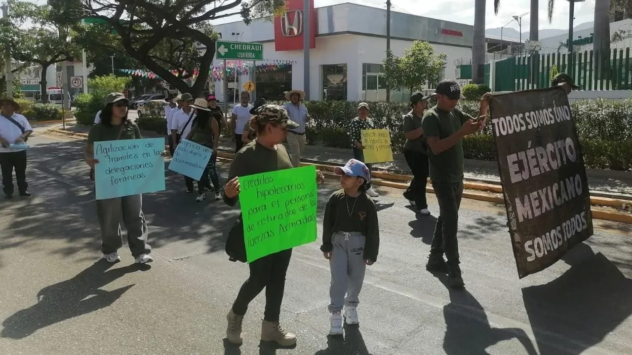 “No hay ni un paracetamol”: Militares retirados protestan en Chiapas por trato digno