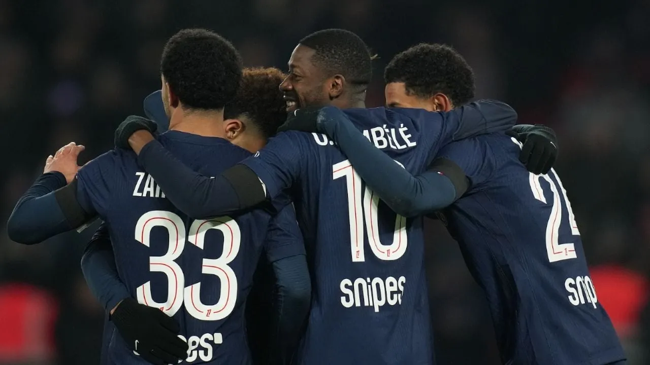 PSG vence 2-1 a París FC en el derbi de la capital francesa después de derrota de Marsella en casa