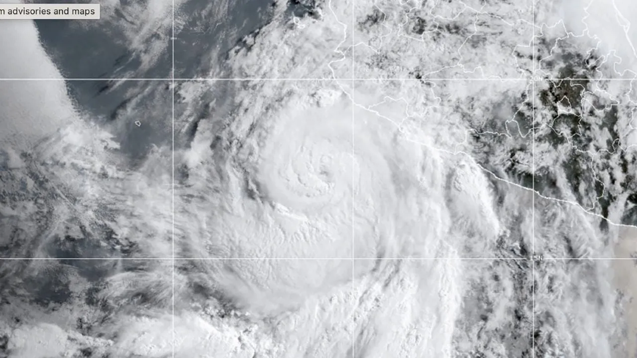 Huracán Flossie se intensifica a ciclón de categoría 3; seguirán las lluvias fuertes