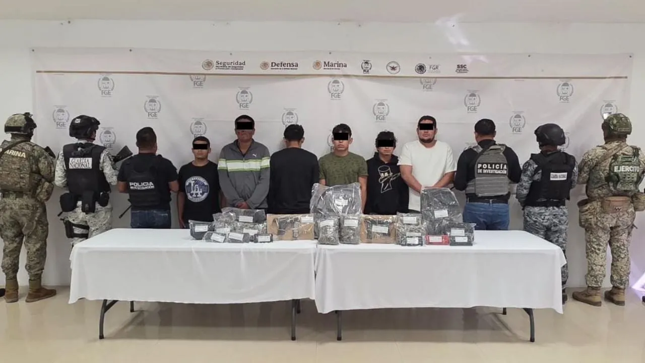 Van siete detenidos por quema de vehículos en Playa del Carmen tras muerte de "El Mencho"