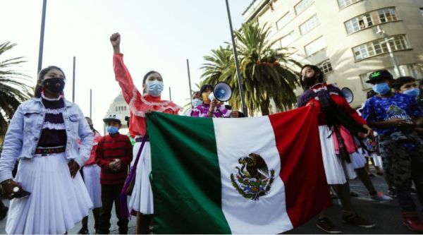 Indígenas bloquean Eje Central