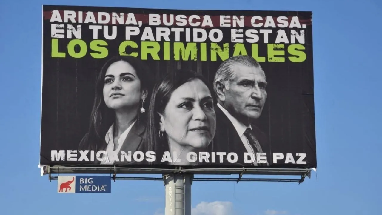 Cuelgan espectaculares y bloquean carreteras previo a la marcha de Morena contra Maru Campos