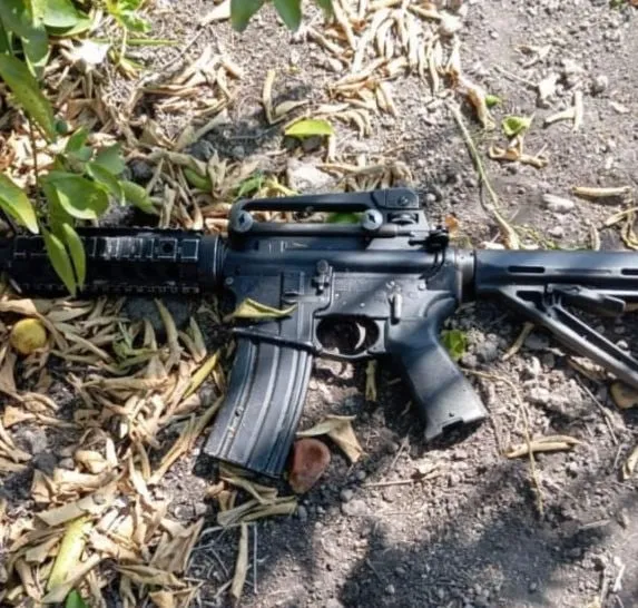 Enfrentamientos armados en Apatzingán dejaron dos comunidades desplazadas y cuatro sitiadas