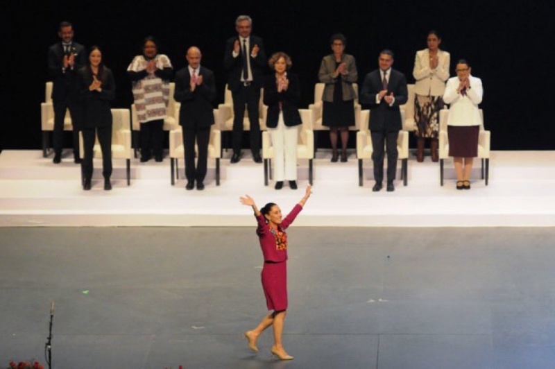 Entre gritos de ¡Presidenta, Presidenta! Claudia Sheinbaum brilla en el Auditorio Nacional al dar un mensaje con motivo de su 4º informe.