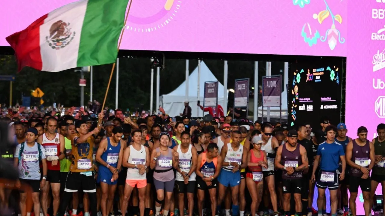 Brugada encabezó la ceremonia de premiación del XLII Maratón de la Ciudad de México