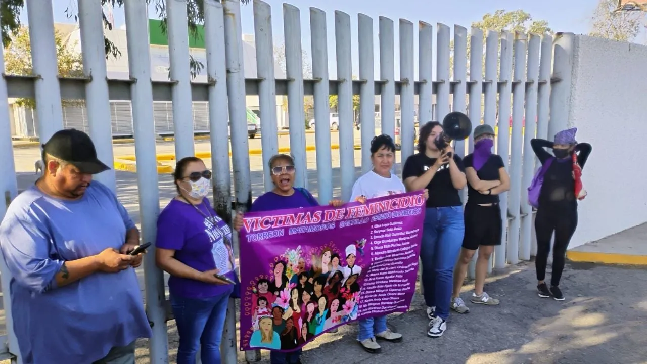 Abuelas protestan por suspensión de apoyos para hijos de víctimas de feminicidio