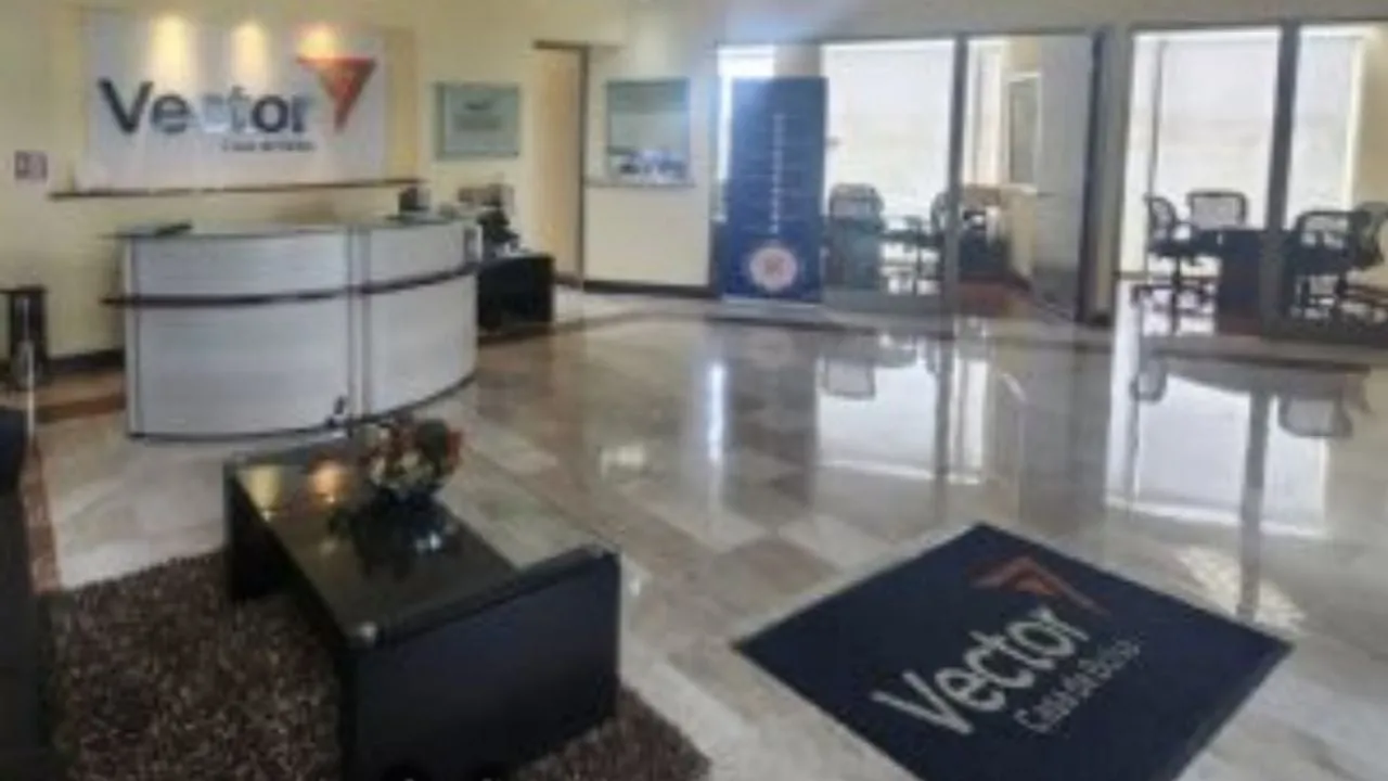 CNBV retira licencia a Vector Casa de Bolsa de Alfonso Romo por presunto lavado de dinero