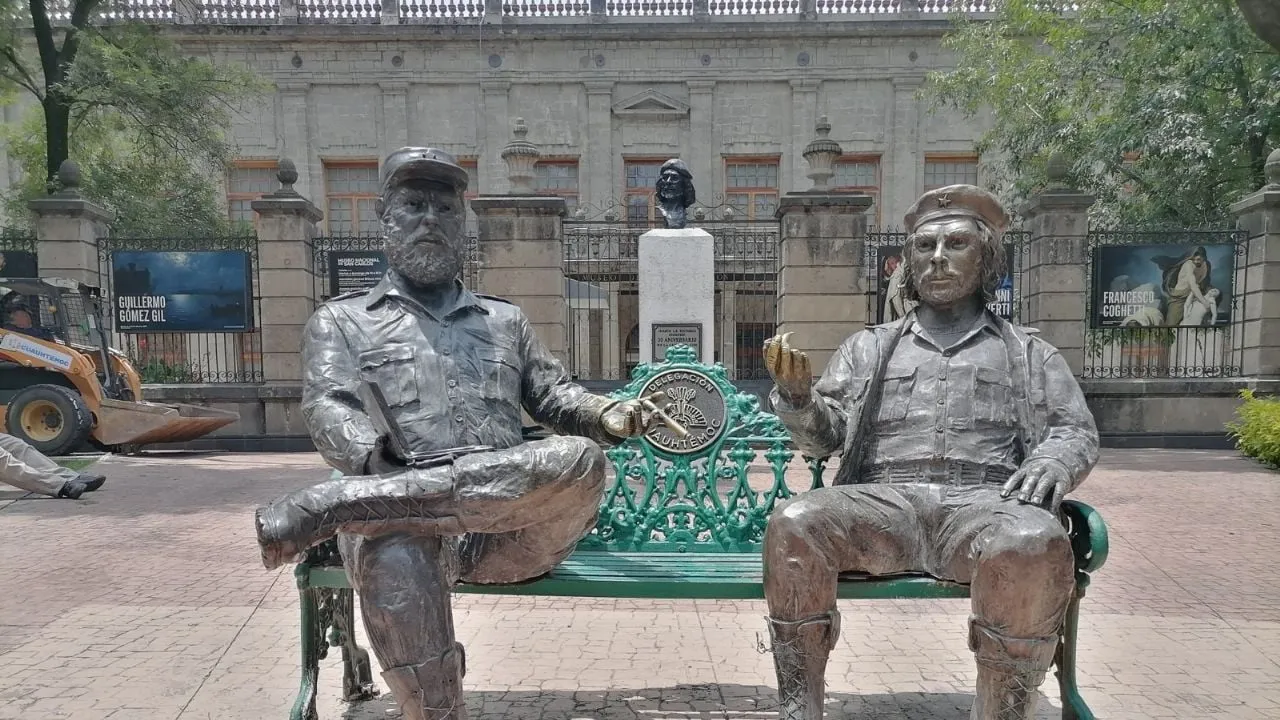 Alcaldía Cuauhtémoc retira escultura de Fidel Castro y del “Che” Guevara