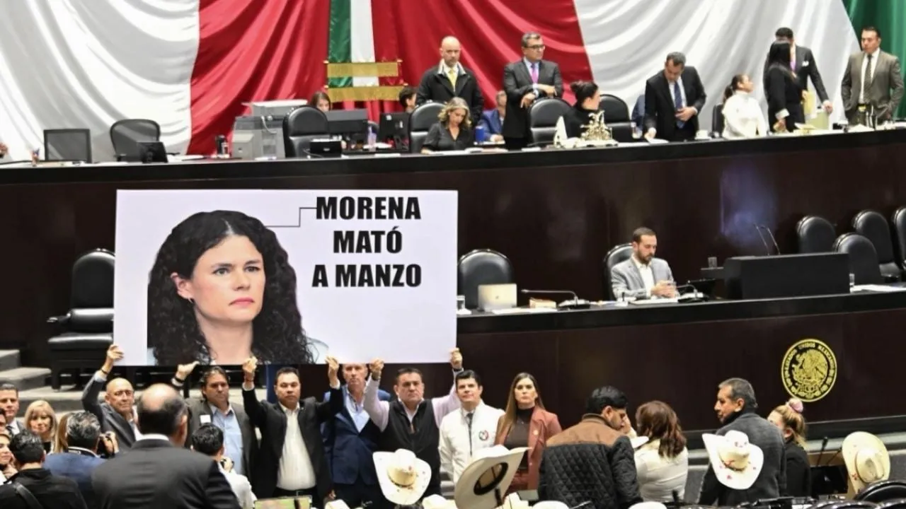 Guerra de mantas, reclamos y amenazas en la discusión de le Ley de Ingresos en San Lázaro (Video)