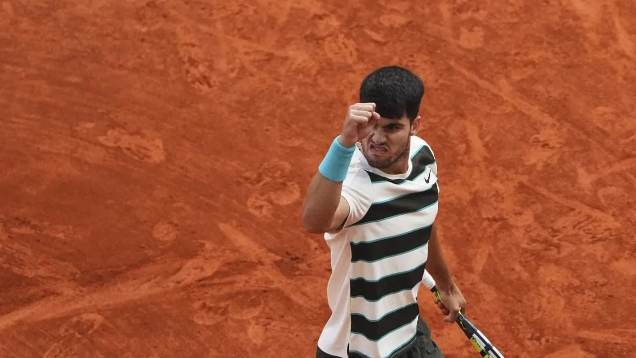 Alcaraz se retira de la Copa Davis debido a una lesión en los isquiotibiales
