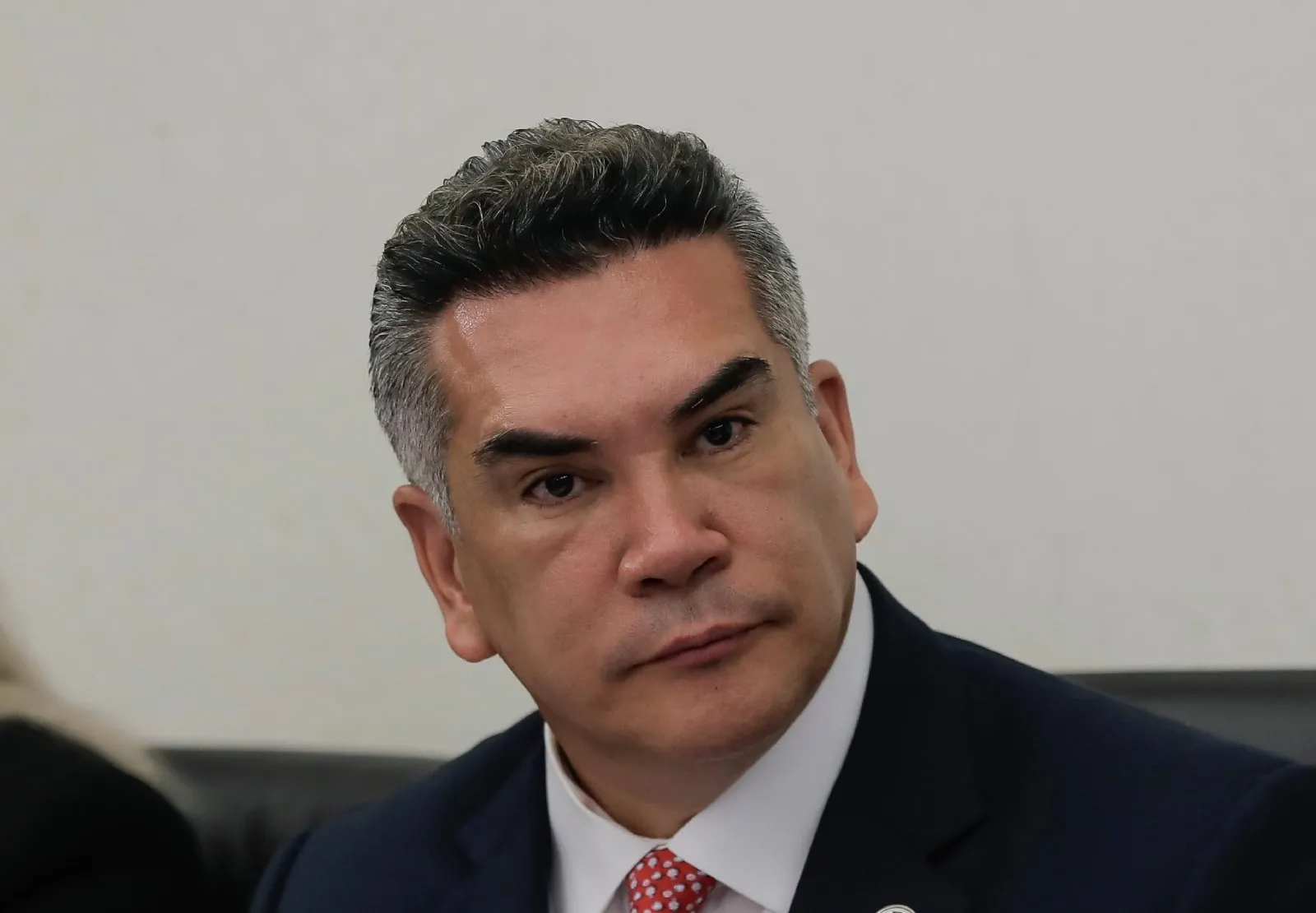 Arrestan a dos excolaboradores de “Alito” Moreno por presunto peculado