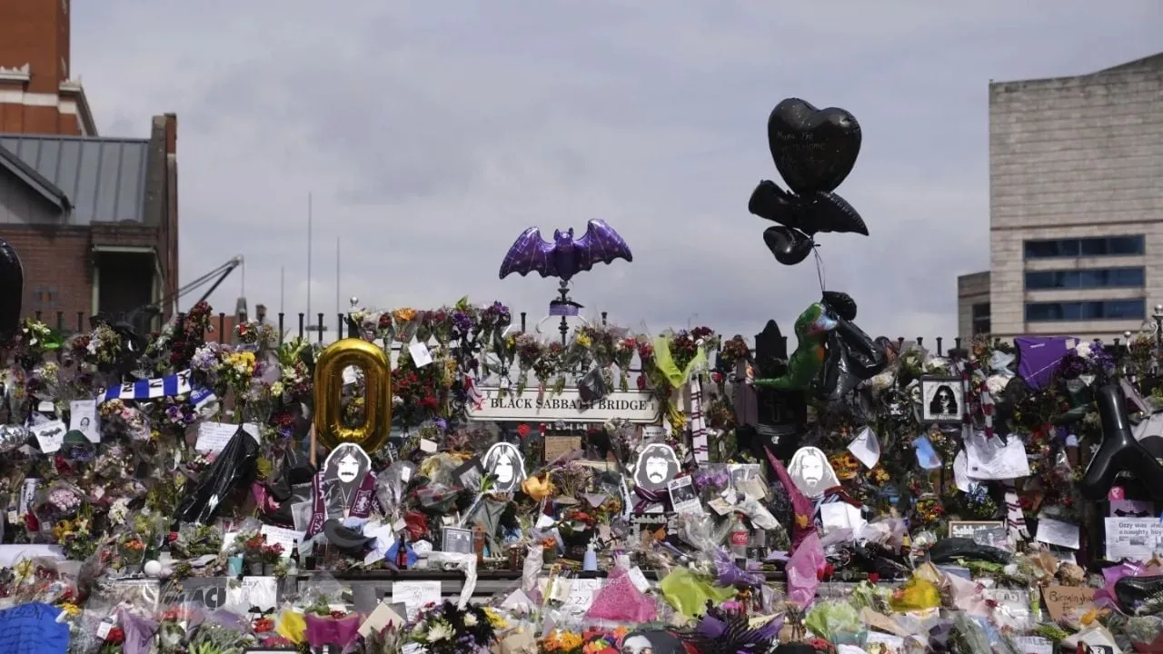 Birmingham da una emotiva despedida a Ozzy Osbourne mientras su familia lidera los homenajes