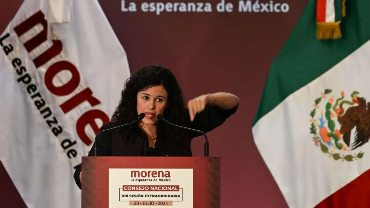 "No somos iguales": Luisa Alcalde defiende a morenistas viajeros; dice que no usan recursos públicos