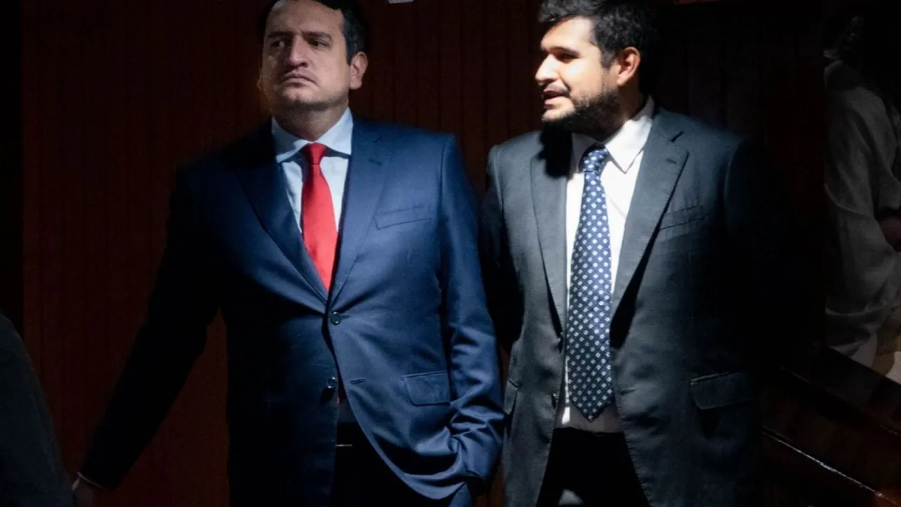 Jueza frena cualquier orden de captura por huachicol fiscal contra Andy y Bobby, hijos de AMLO