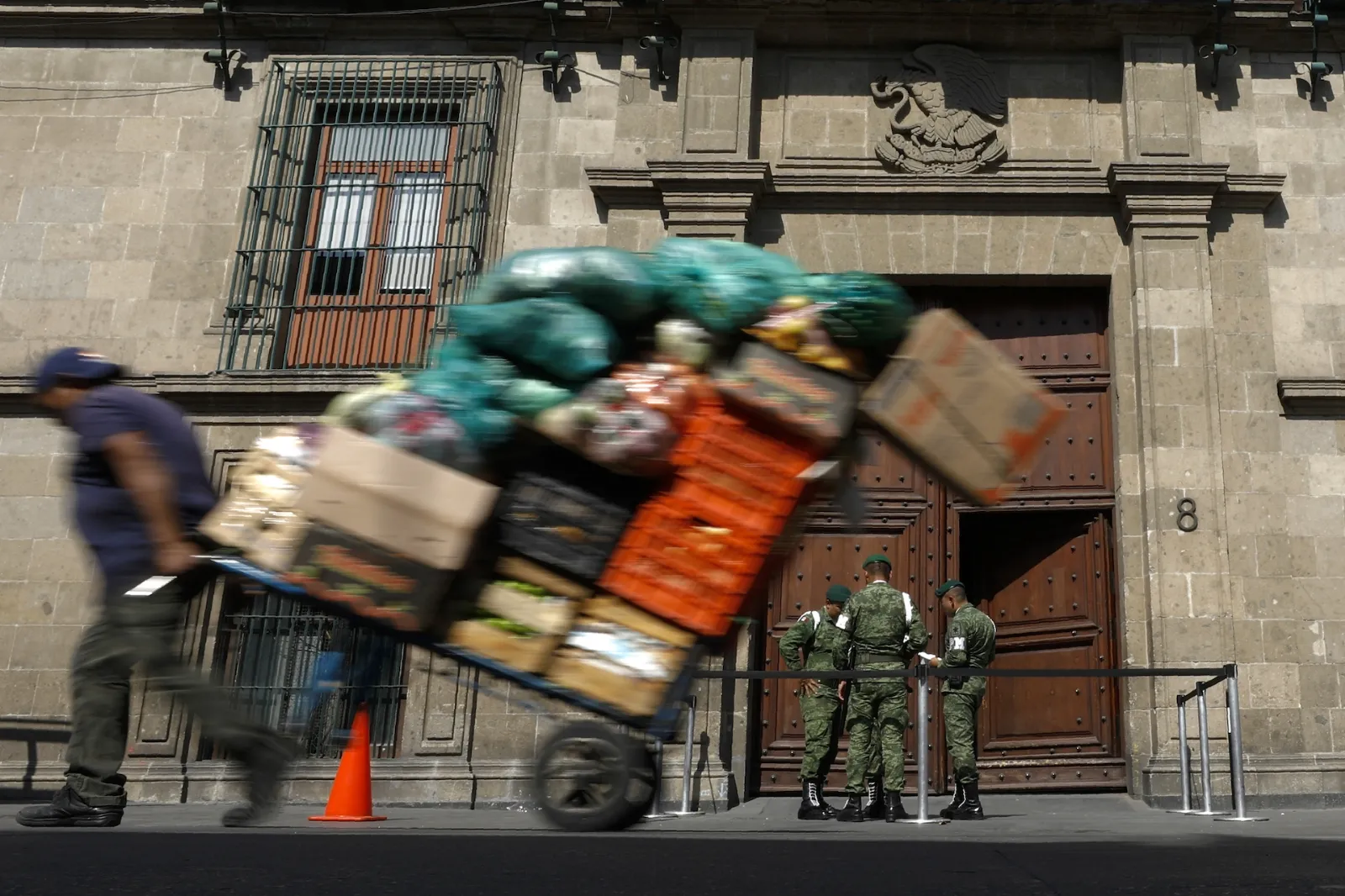 México anuncia más aranceles a importación de textiles. ¿China es uno de los países afectados?