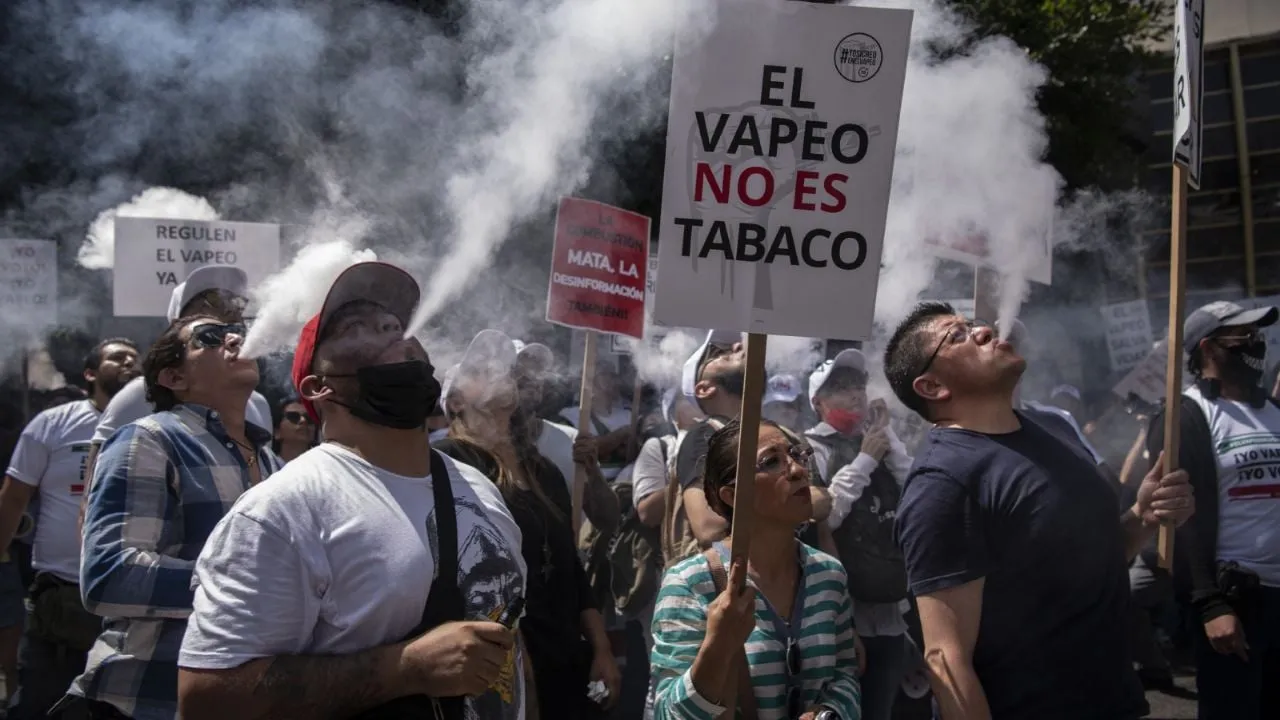 Iniciativa de salud de Sheinbaum fortalece a la Ssa y va contra vapeadores