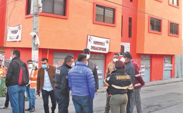 Inicia demolición de edificio inclinado en Ecatepec 