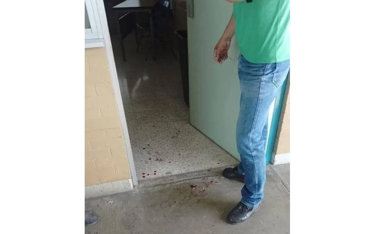 Alumno del CCH Naucalpan apuñala en el brazo y cuello a profesor