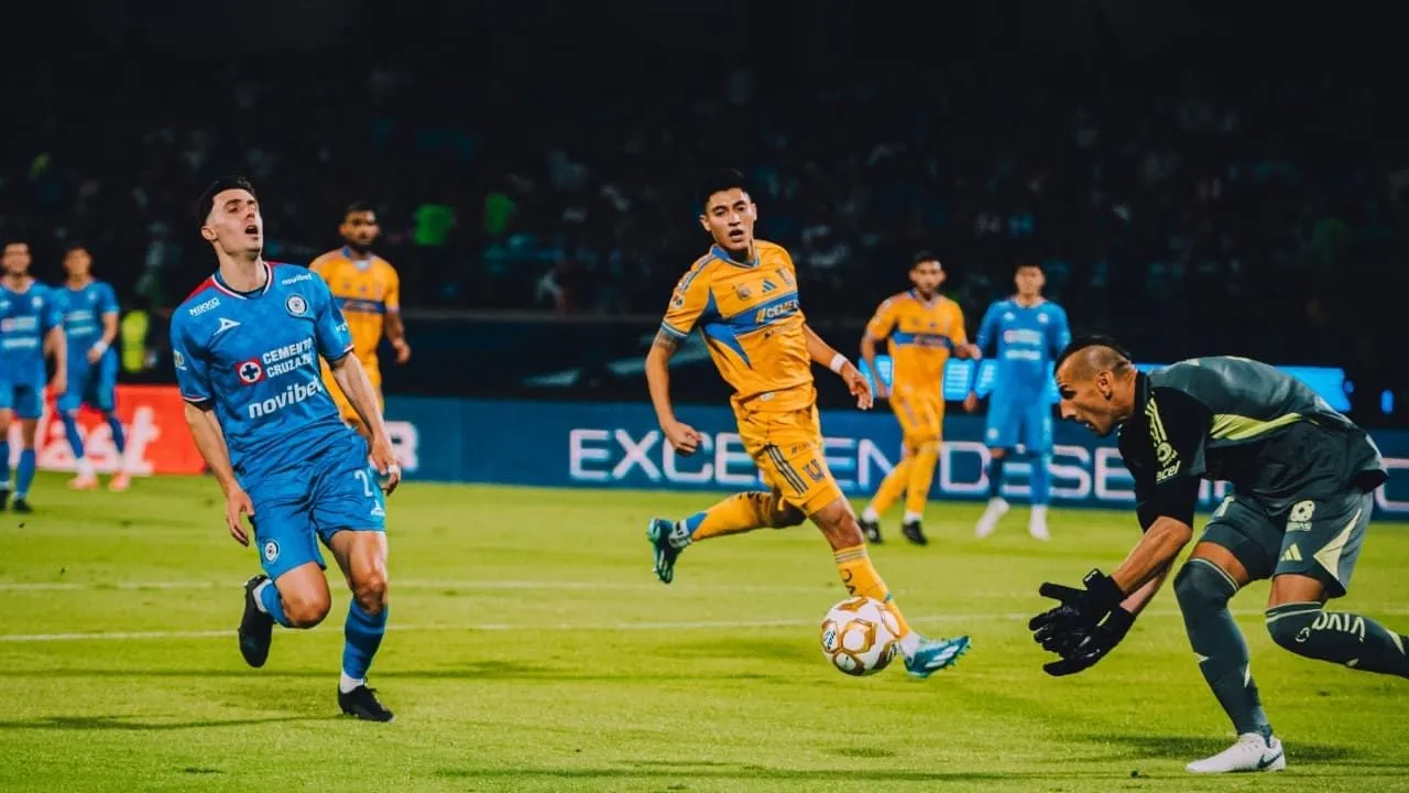 Cruz Azul salva apenas un empate ante Tigres en la ida de las semifinales de la Liga MX