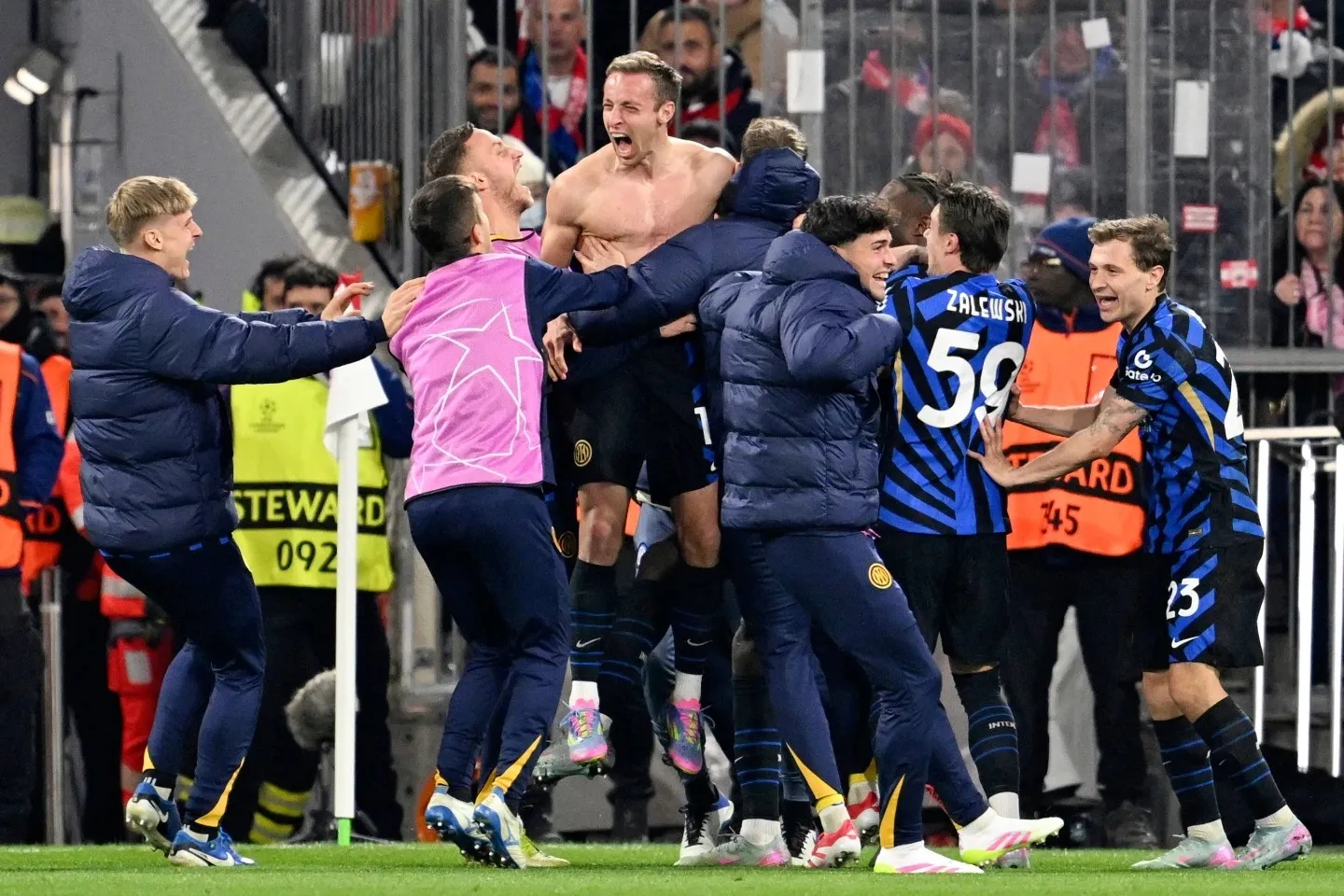 Inter de Milán se impone 2-1 al Bayern Múnich en la ida de cuartos de final de la Champions League