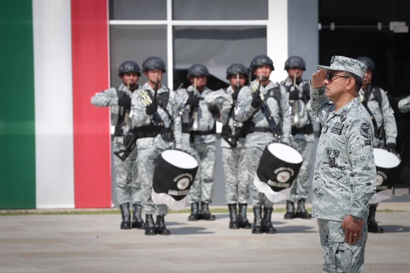 Sin discursos y con la bandera caída, asume el coordinador en Occidente de la Guardia Nacional