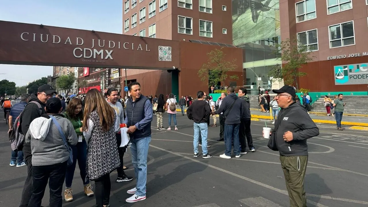 Grupo de sujetos intenta reventar paro de trabajadores en Ciudad Judicial de la CDMX (Videos)