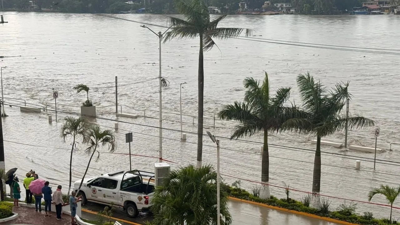 Lluvias fuertes e intensas no dan tregua a Veracruz; este es el pronóstico por estado para el martes
