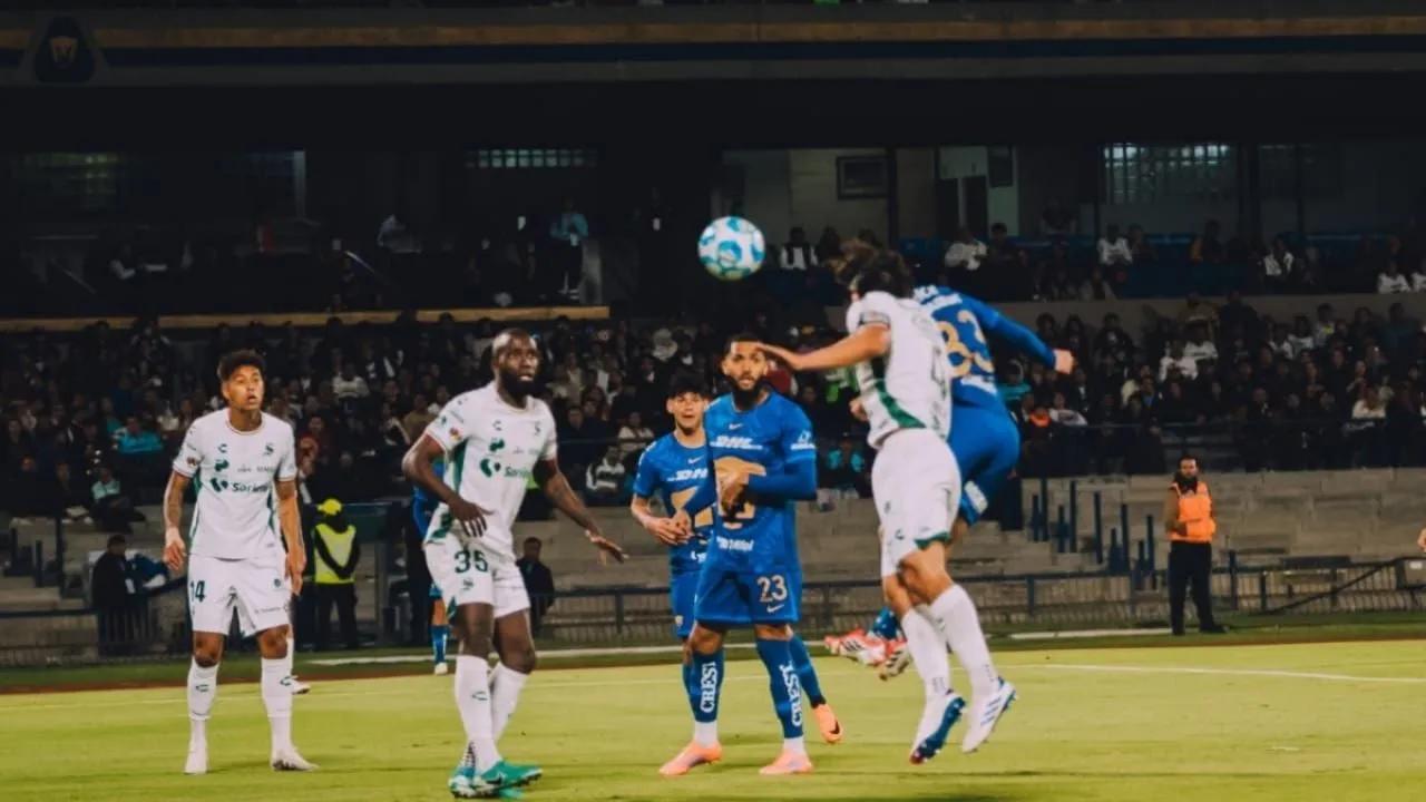 Pumas golea 4-0 a Santos y mantiene su rancha invicta (Videos)