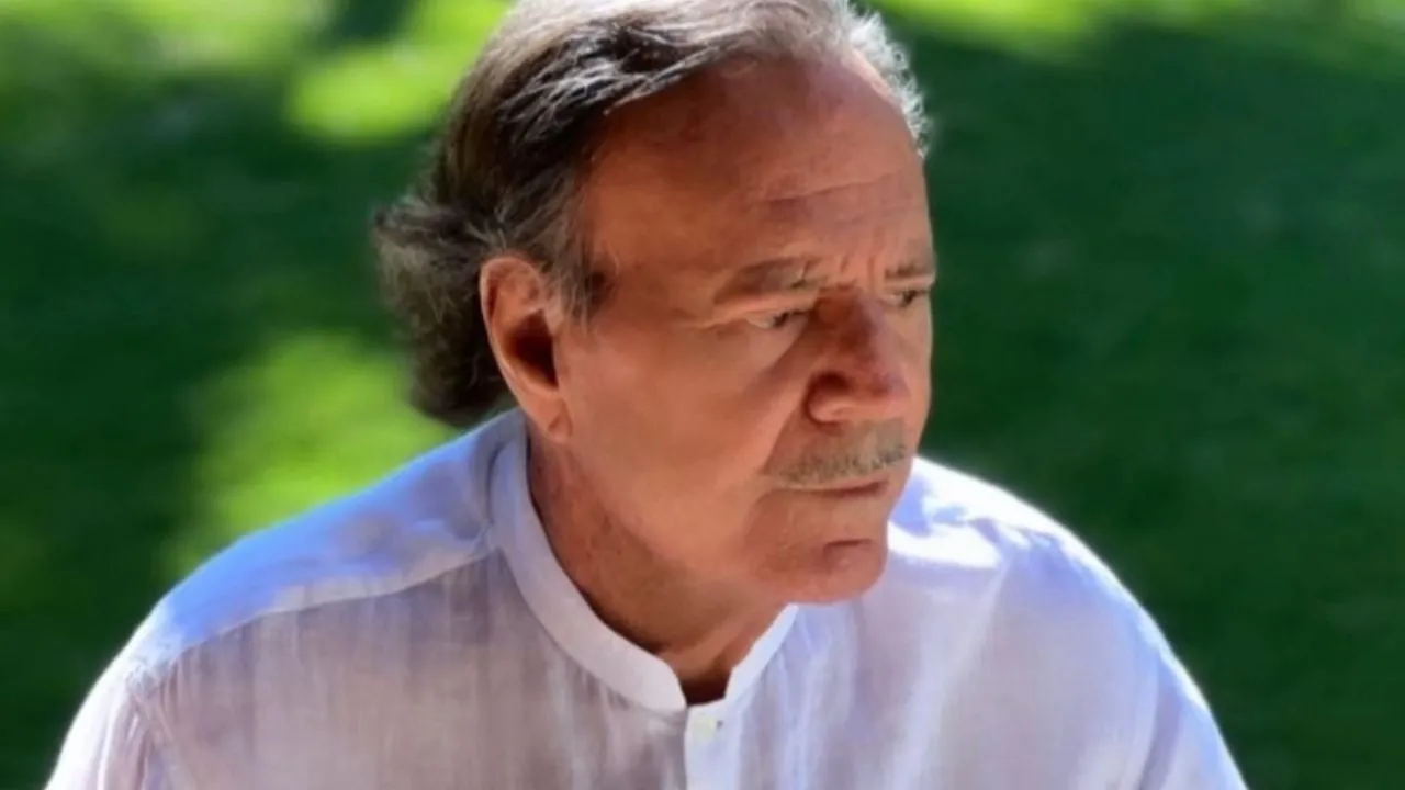 Julio Iglesias niega acusaciones de abuso sexual; “me causan una gran tristeza”